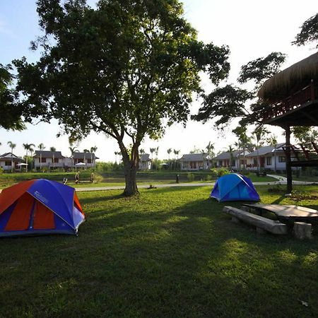Resort Railumpoo Nakhon Sawan Eksteriør bilde