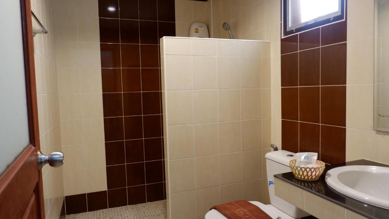 Resort Railumpoo Nakhon Sawan Eksteriør bilde