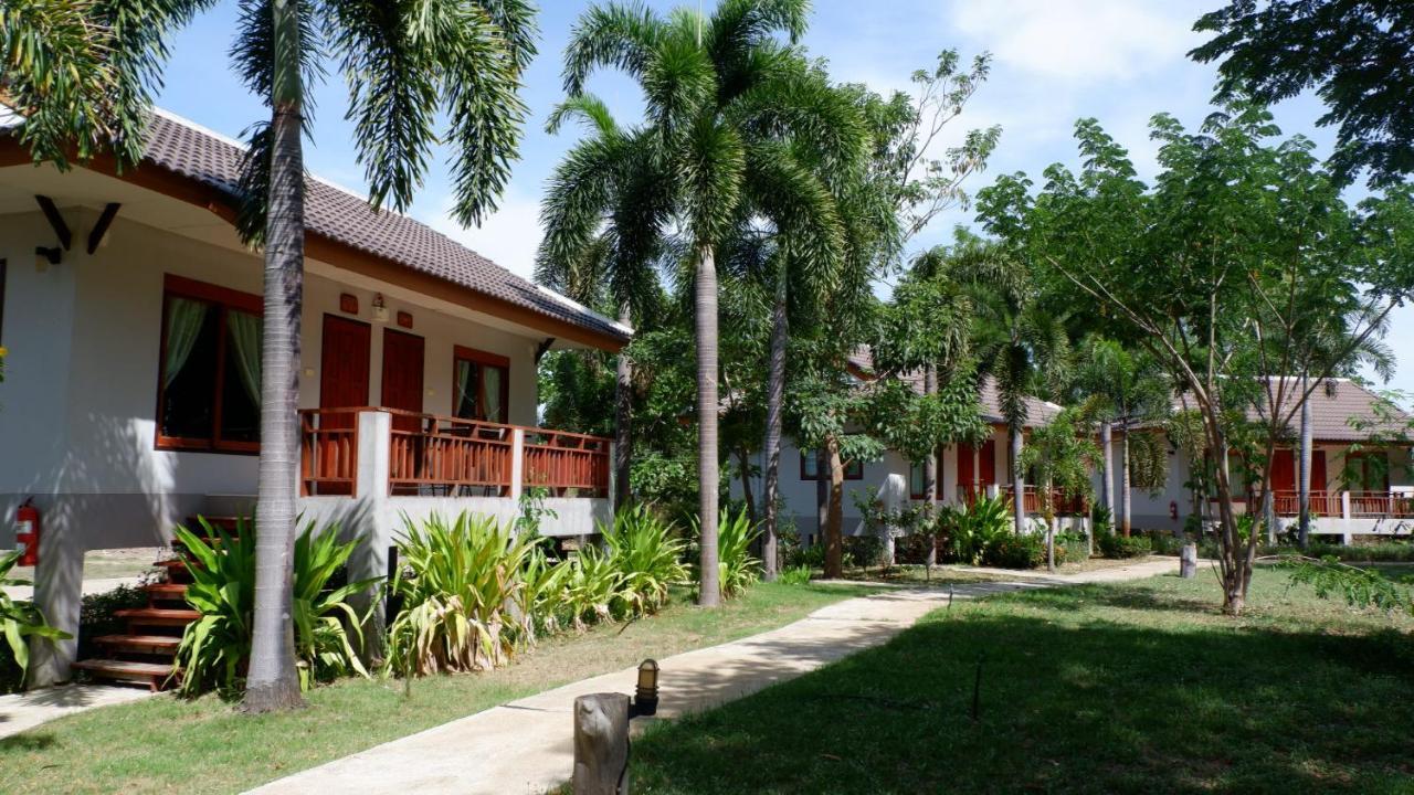 Resort Railumpoo Nakhon Sawan Eksteriør bilde