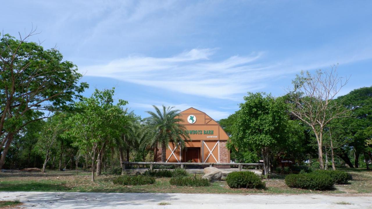 Resort Railumpoo Nakhon Sawan Eksteriør bilde
