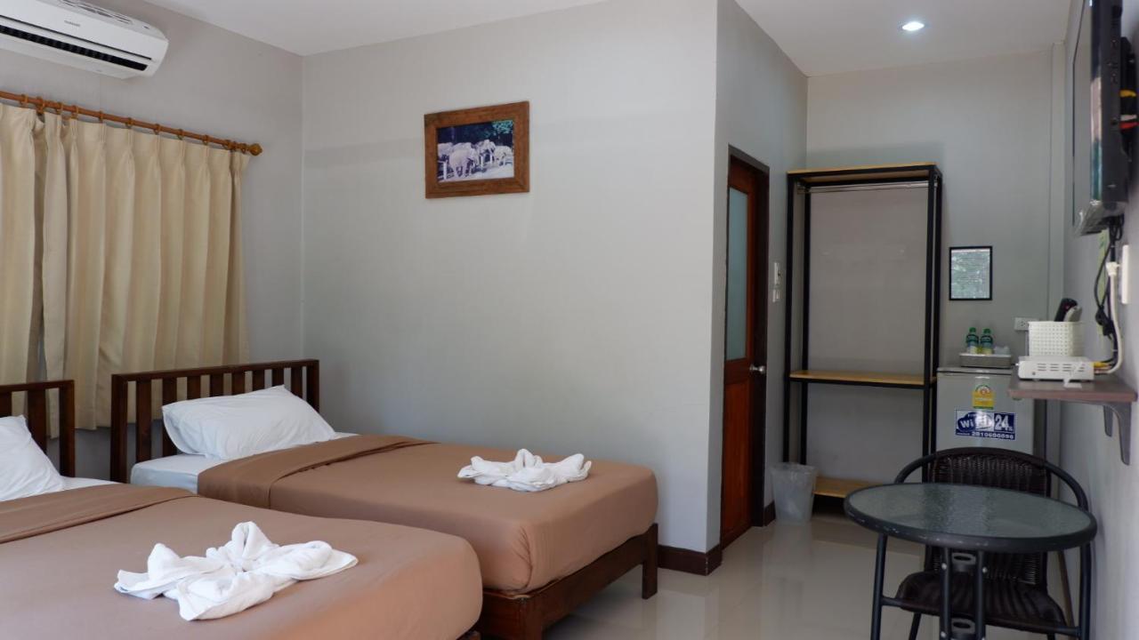 Resort Railumpoo Nakhon Sawan Eksteriør bilde