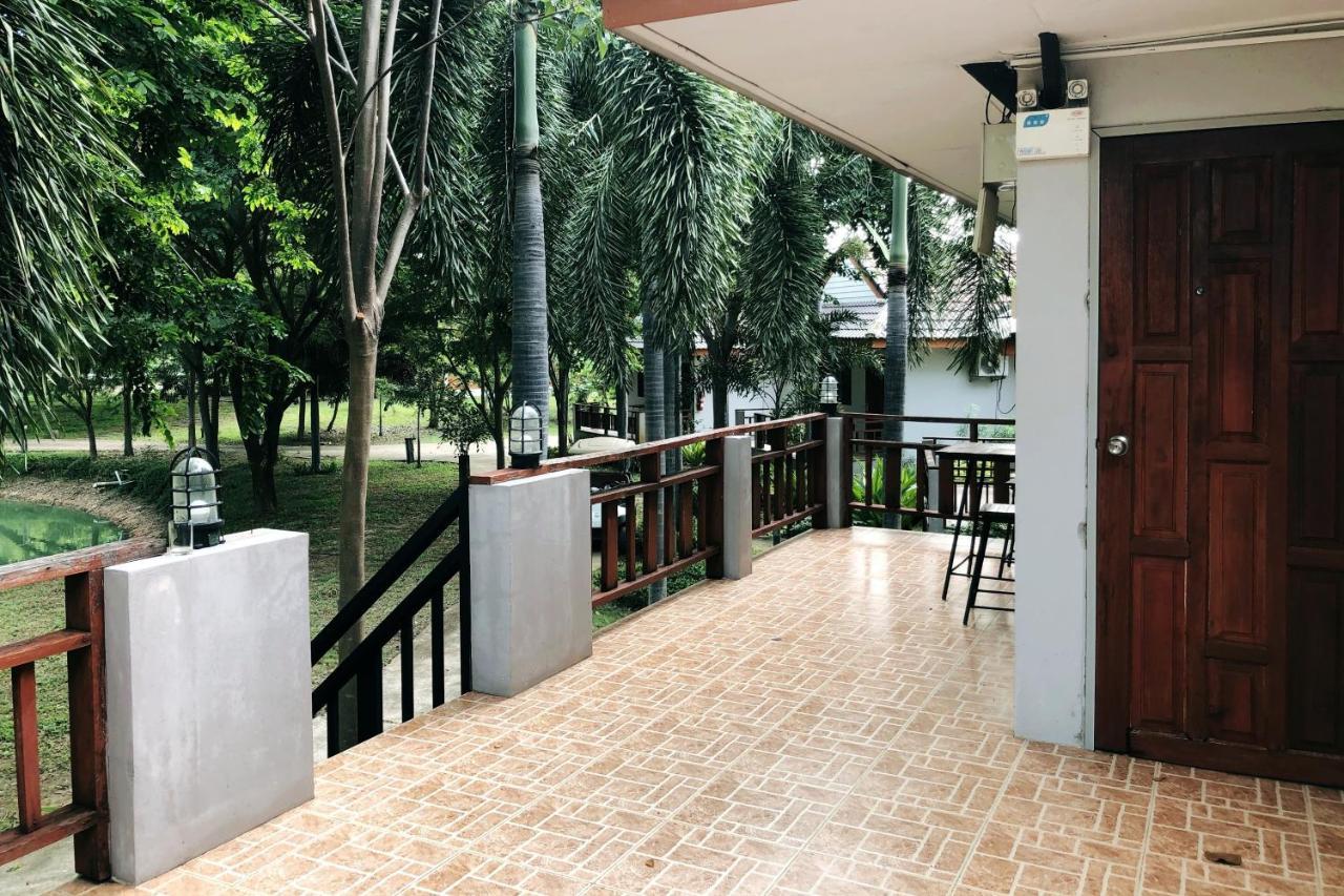 Resort Railumpoo Nakhon Sawan Eksteriør bilde