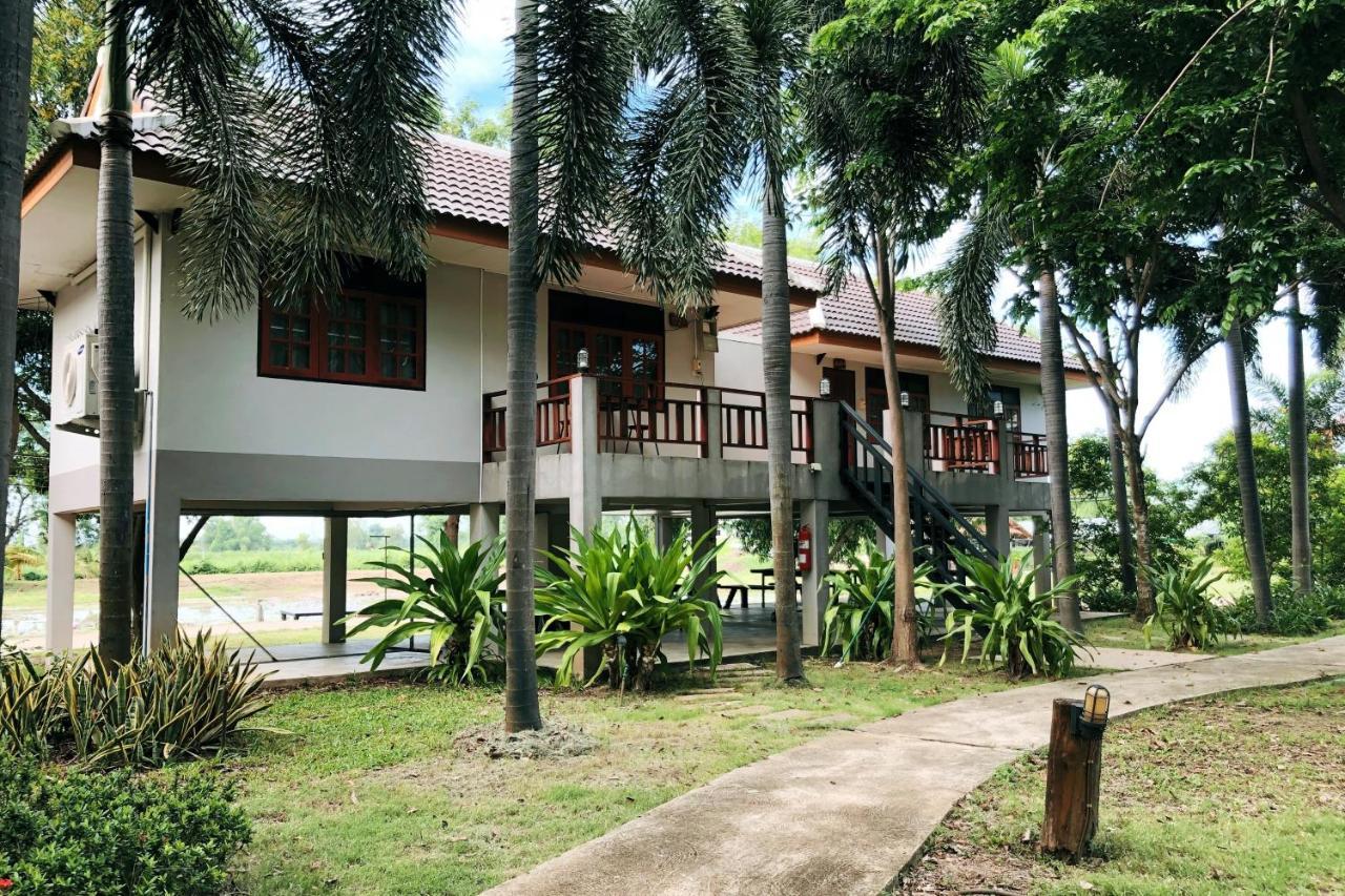 Resort Railumpoo Nakhon Sawan Eksteriør bilde