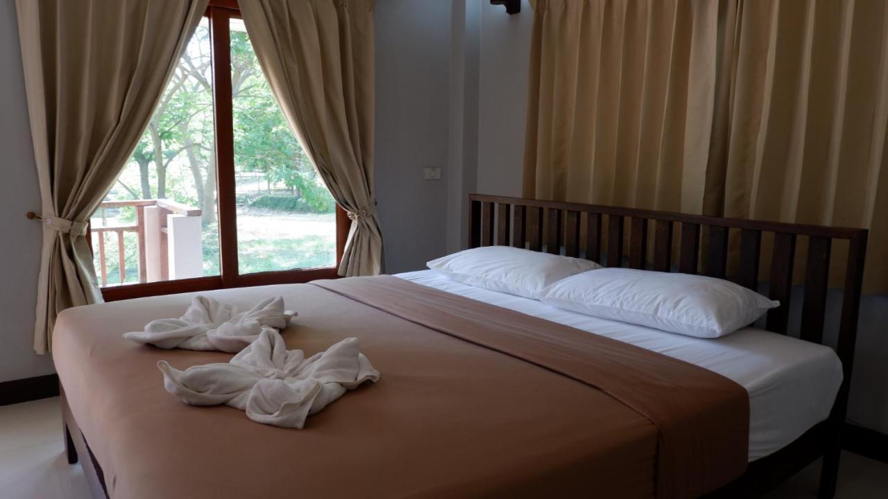 Resort Railumpoo Nakhon Sawan Eksteriør bilde