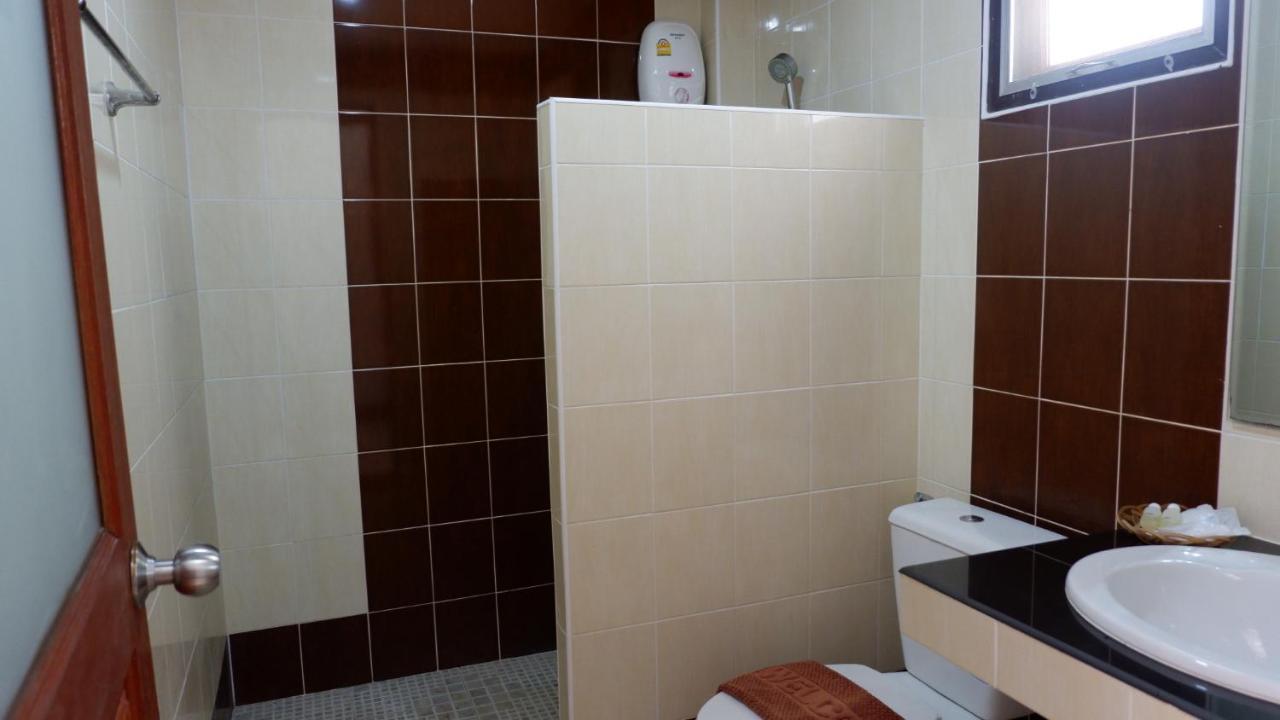 Resort Railumpoo Nakhon Sawan Eksteriør bilde