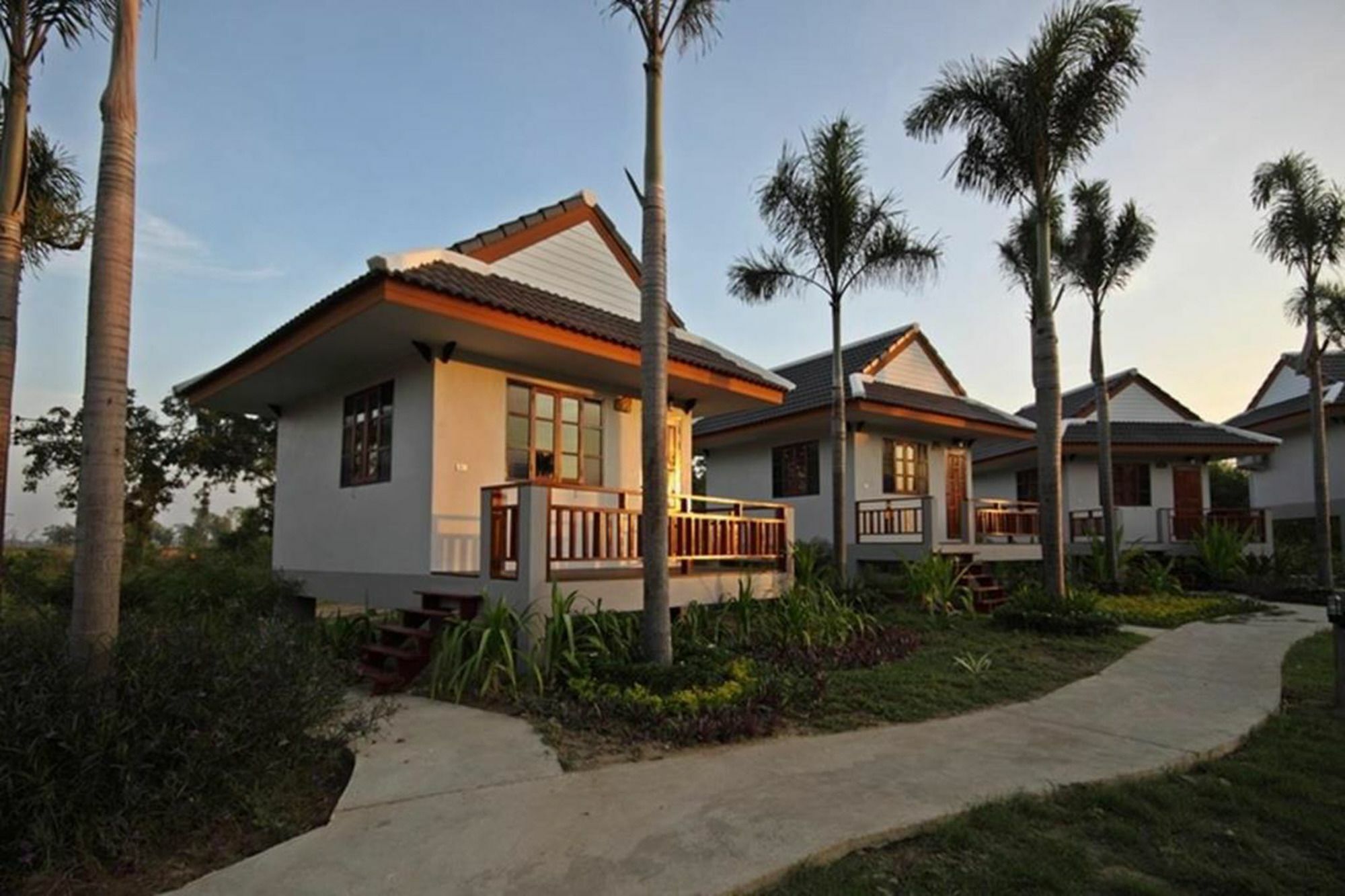 Resort Railumpoo Nakhon Sawan Eksteriør bilde