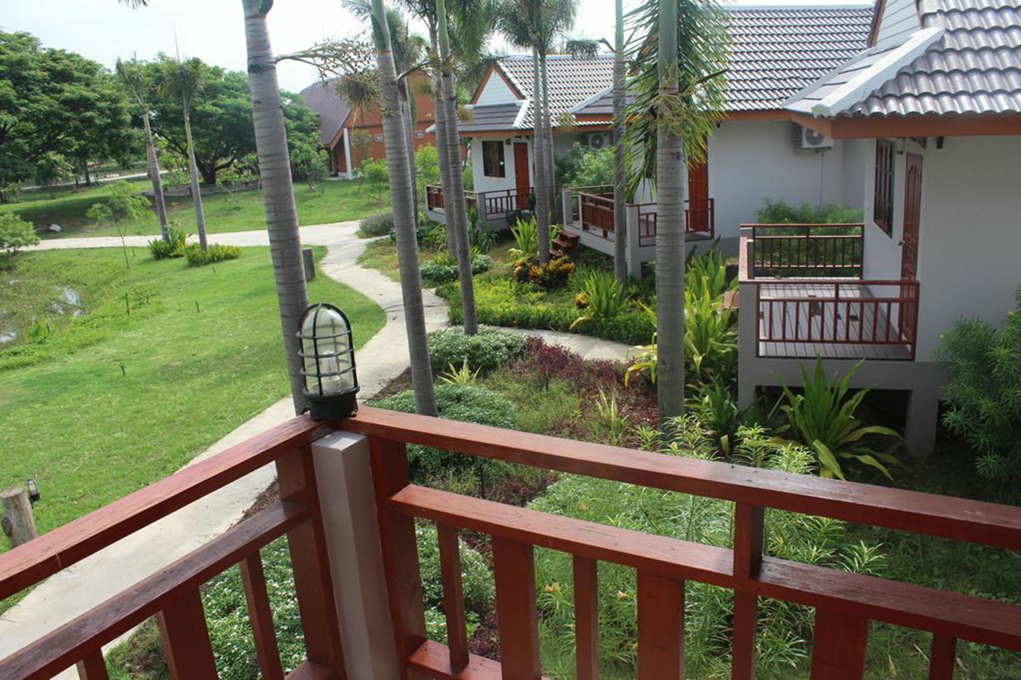 Resort Railumpoo Nakhon Sawan Eksteriør bilde